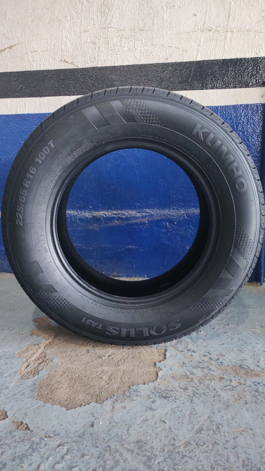 LLANTA 245/45R19 KUMHO TA31 102W.