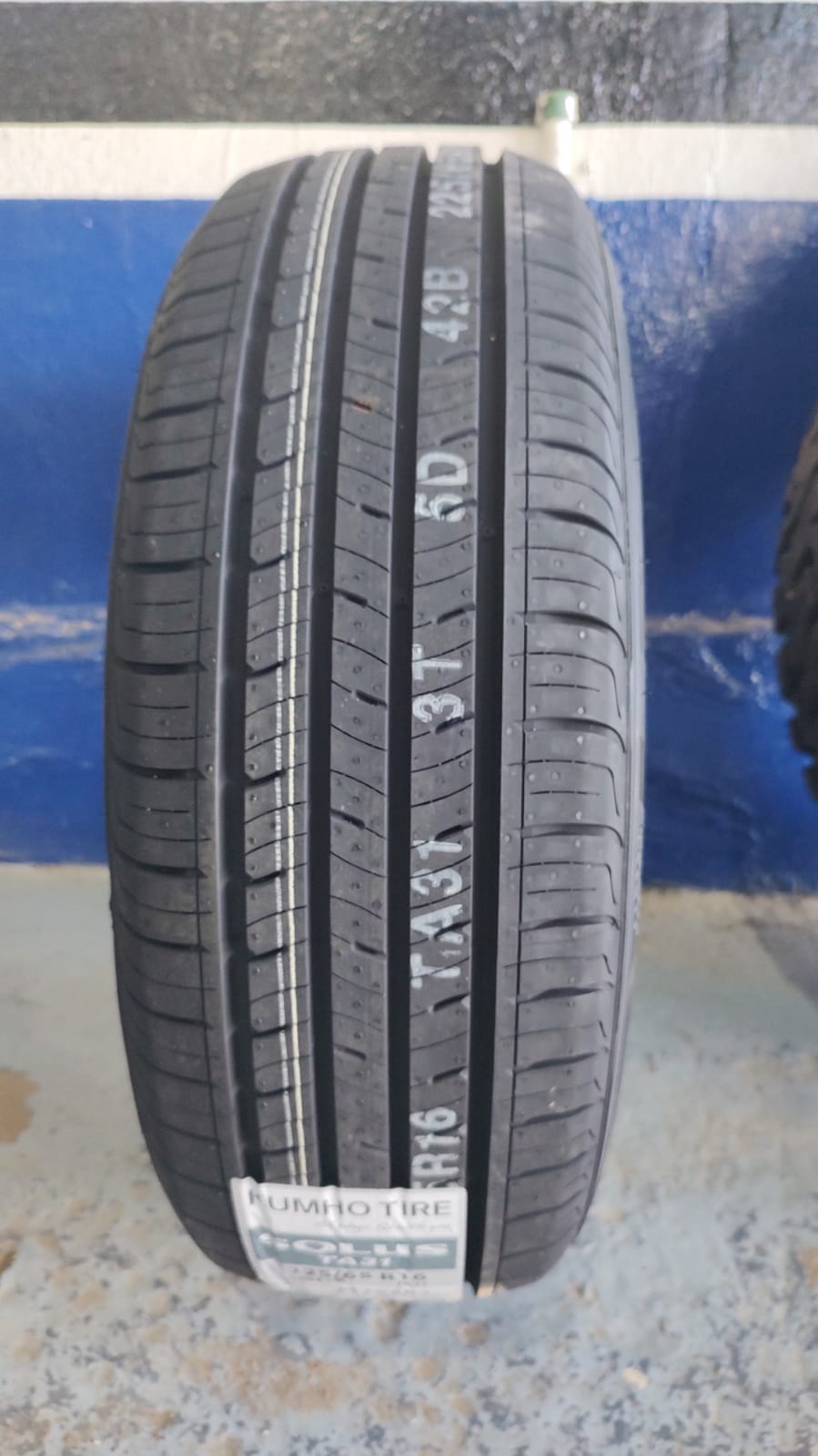 LLANTA 245/45R19 KUMHO TA31 102W.