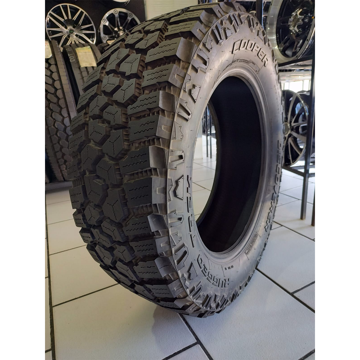 LLANTA 275/60R20 COOPER DISCOVERER RUGGED TREK 115T.