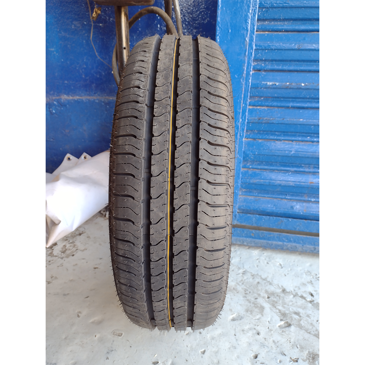PAQUETE 2 LLANTAS 175/70R13 KELLY EDGE TOURING (GOODYEAR).