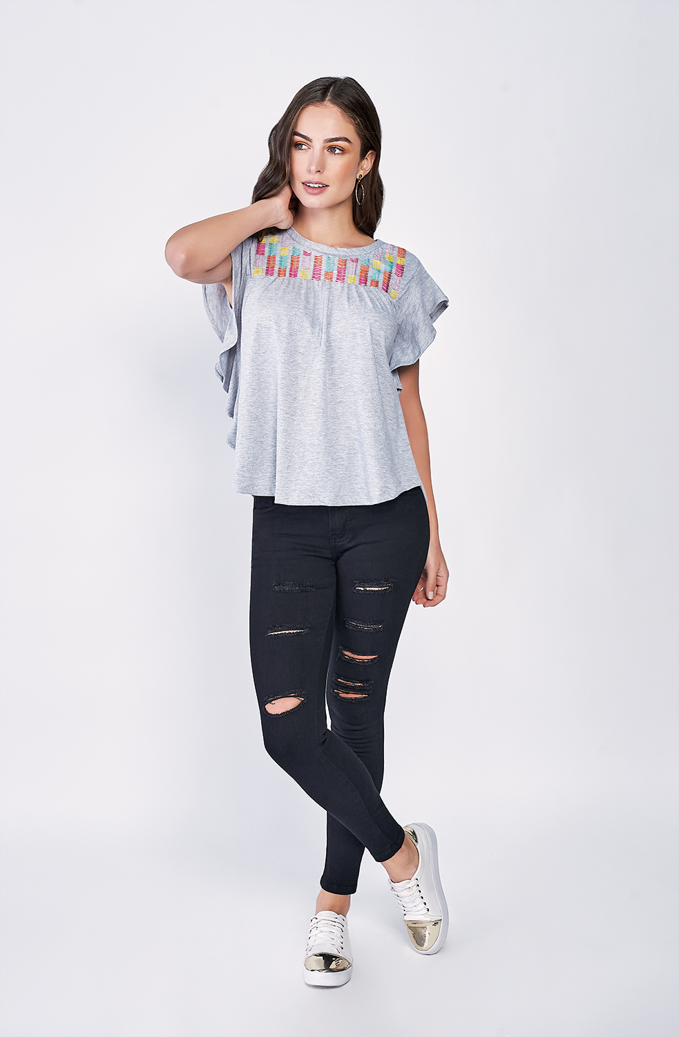 Jeans Tiro Alto Super Stretch: Corte Vaquero, Negro, Mezclilla Premium, 4 Bolsas con Desgaste en Piernas, Resistente a lavados. Estilo duradero para destacar en tendencia.