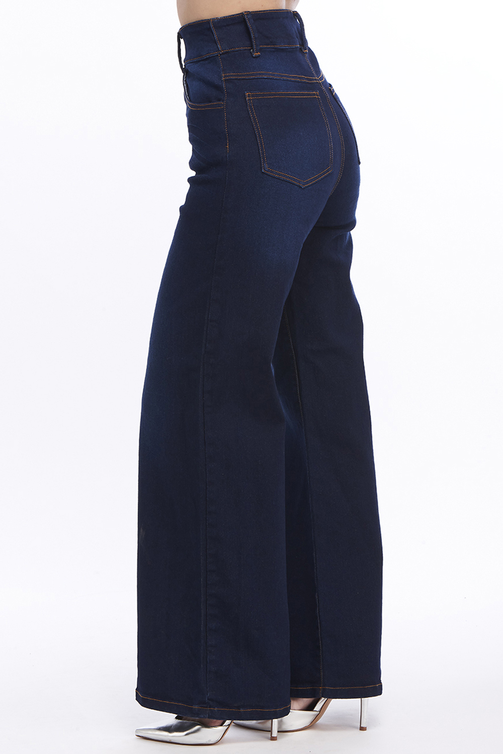 Jeans Tiro Alto, Mezclilla Premium, Super Stretch, Corte Wide Leg, Bolsas Habilitadas, Largo Hasta el Pie, Pretina Ancha, Lavado con Detalle, Costuras Contrastantes, Color Azul Oscuro
