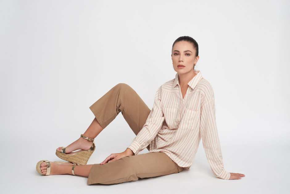 Pantalón Devendi para mujer en color cameltiro alto a la cinturawide leg Tela stretch