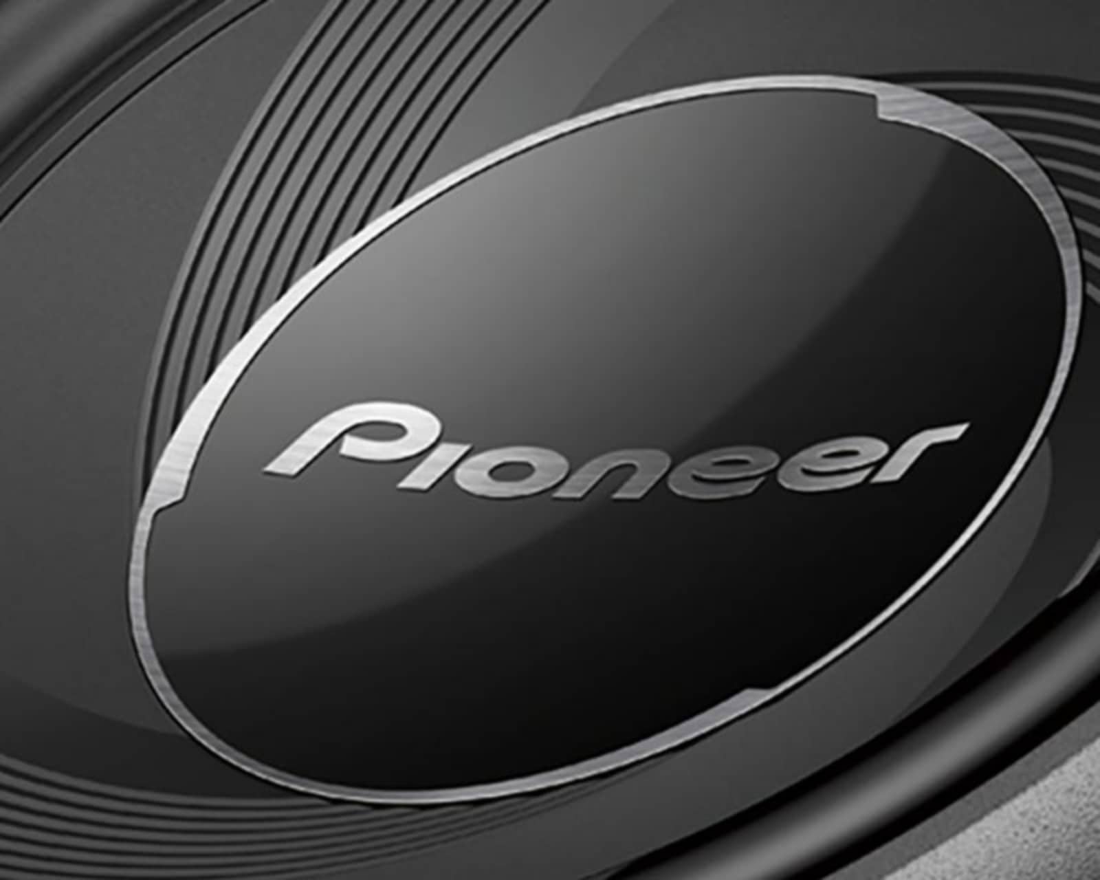 Subwoofer 30 cm 1400 watts marca Pioneer.