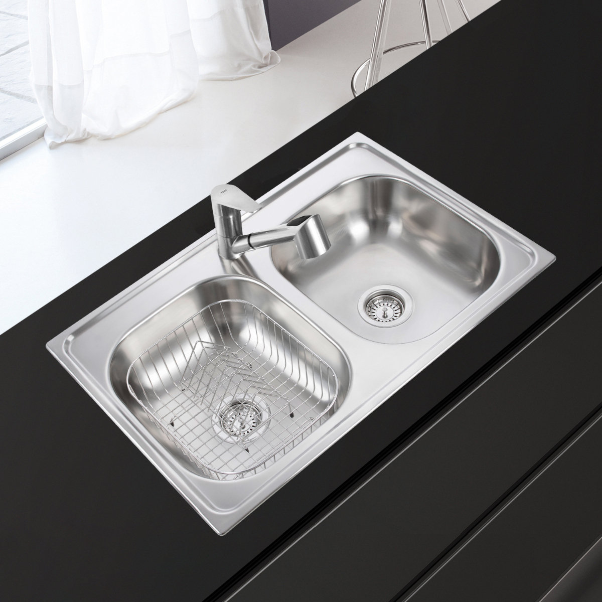 Combo Tarja Empotre y Monomando Teka Tekaway 33.22 2C 978 de 84 cm.