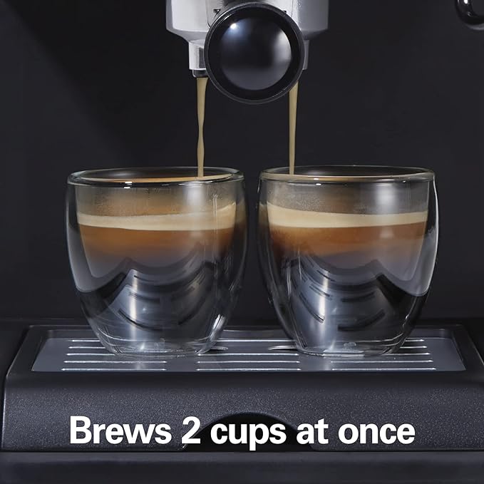 A Hamilton Beach 40715 Cafetera Espresso, 2 Tazas, Cappuccino, Mocha y Latte, 15 Bares, Negro y Plata.