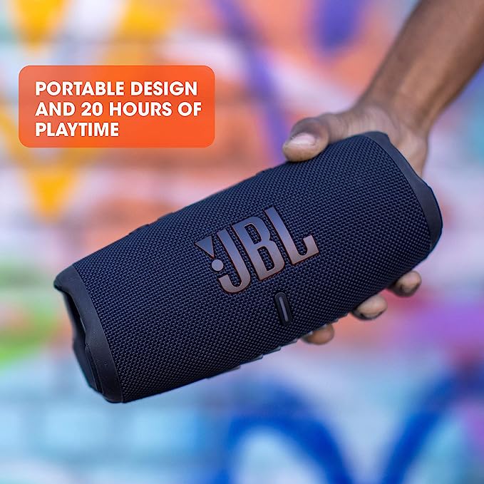 A JBL Bocina Portátil Charge 5 Bluetooth Negro.