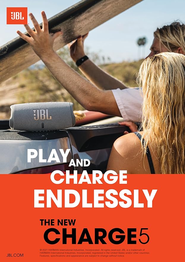 A JBL Bocina Portátil Charge 5 Bluetooth Negro.