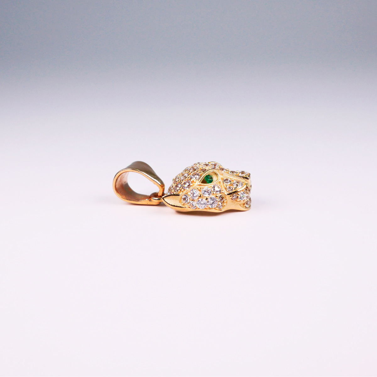 Dije jaguar de oro 10k piedra zirconia .