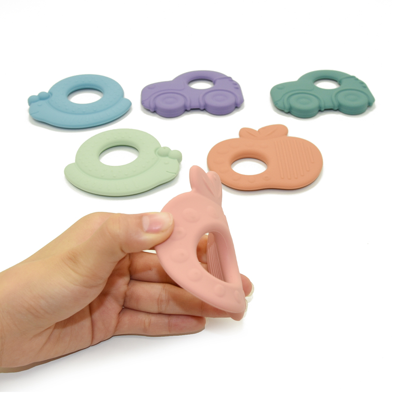 Kit De 5 Mordederas De Silicón Para Bebe En Diversas Formas.