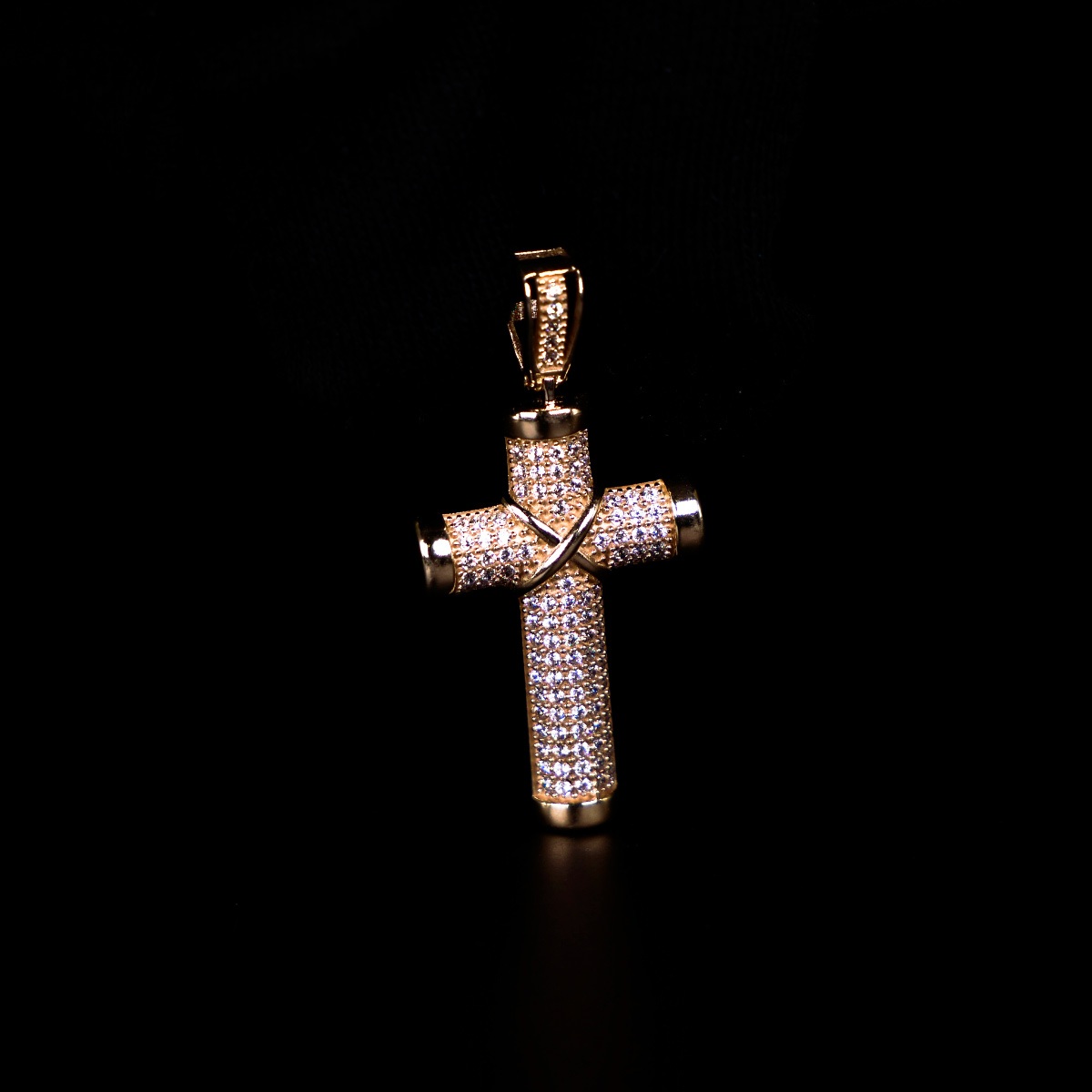 Dije cruz de oro amarillo 10k piedra zirconia.