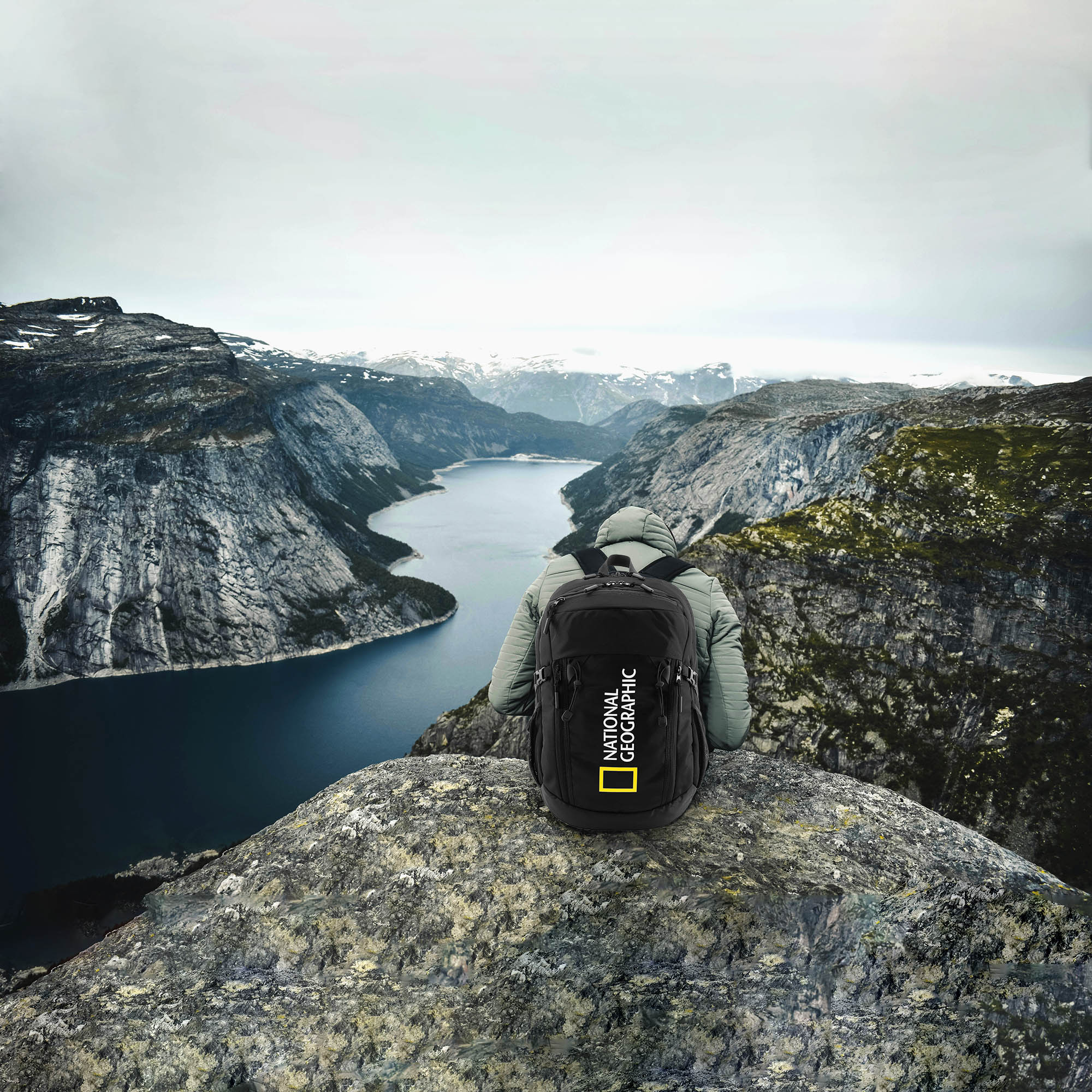 Mochila Nat Geo N21080.06, BOX CANYON 35 L, negro.