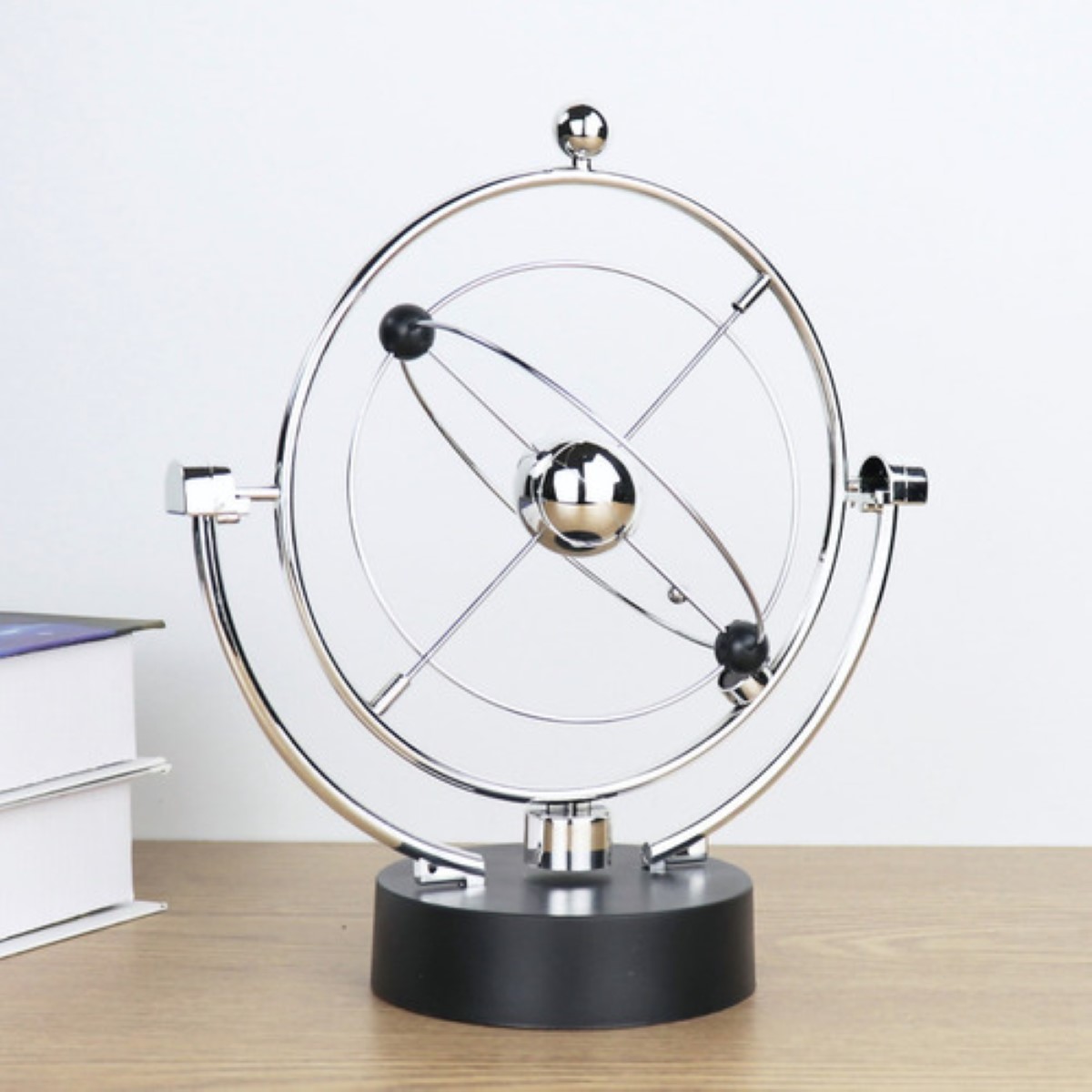 "Péndulos De Newton Kinetico Decoracion Escritorio Gadget Color Plata "