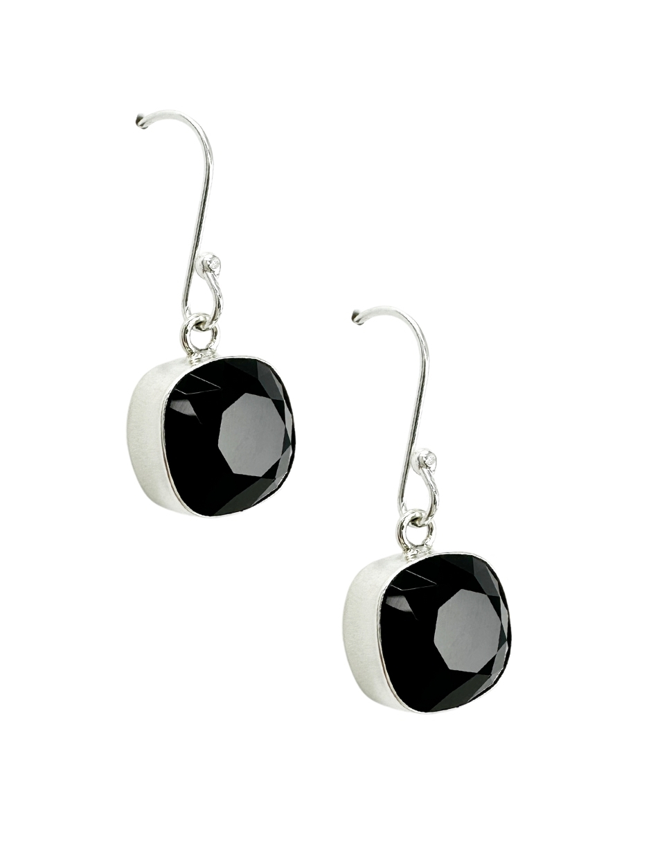 Collar y aretes color Negro Zvezda de plata .925 corte Cushion.