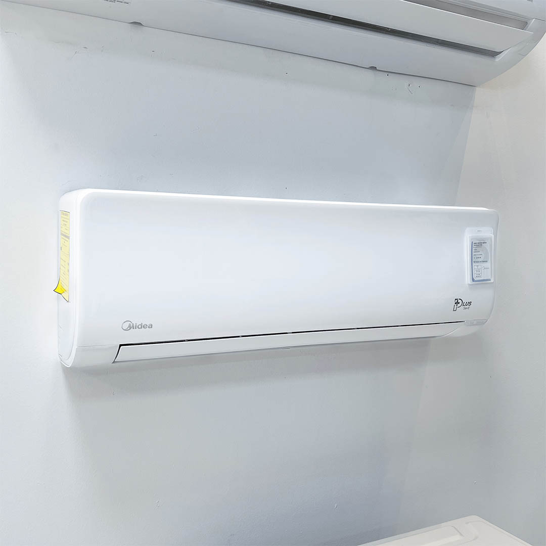 Minisplit Midea Care+ (1 ton, 110V, Frío y Calor).