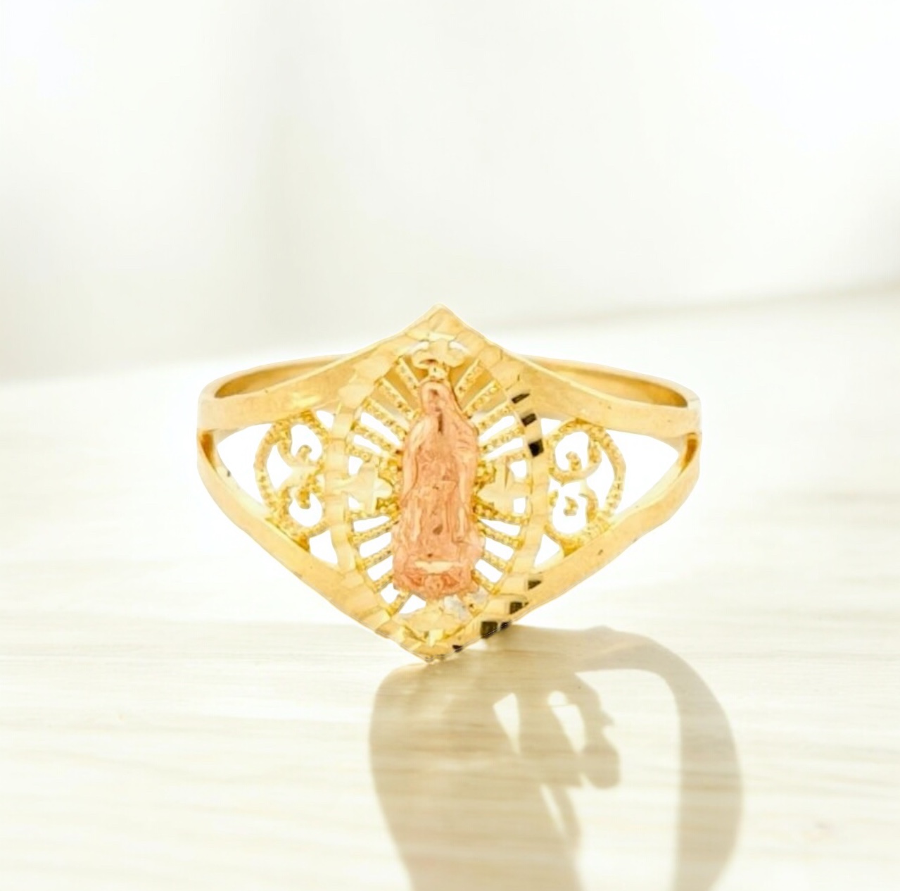 Anillo De La Virgen De Guadalupe Rosa Elaborado En Oro De 10 K.