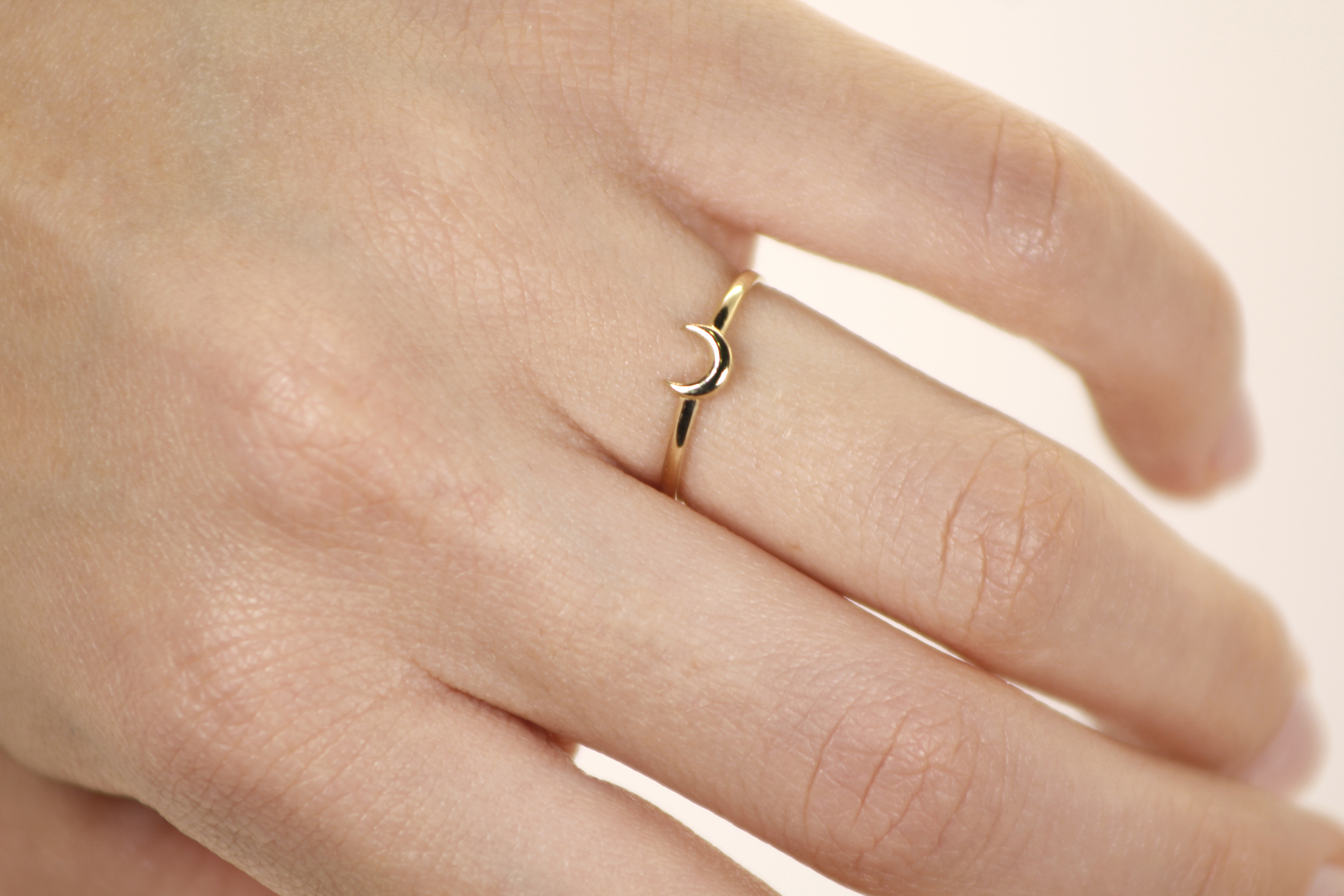 Anillo Luna Oro 10K Mujer.
