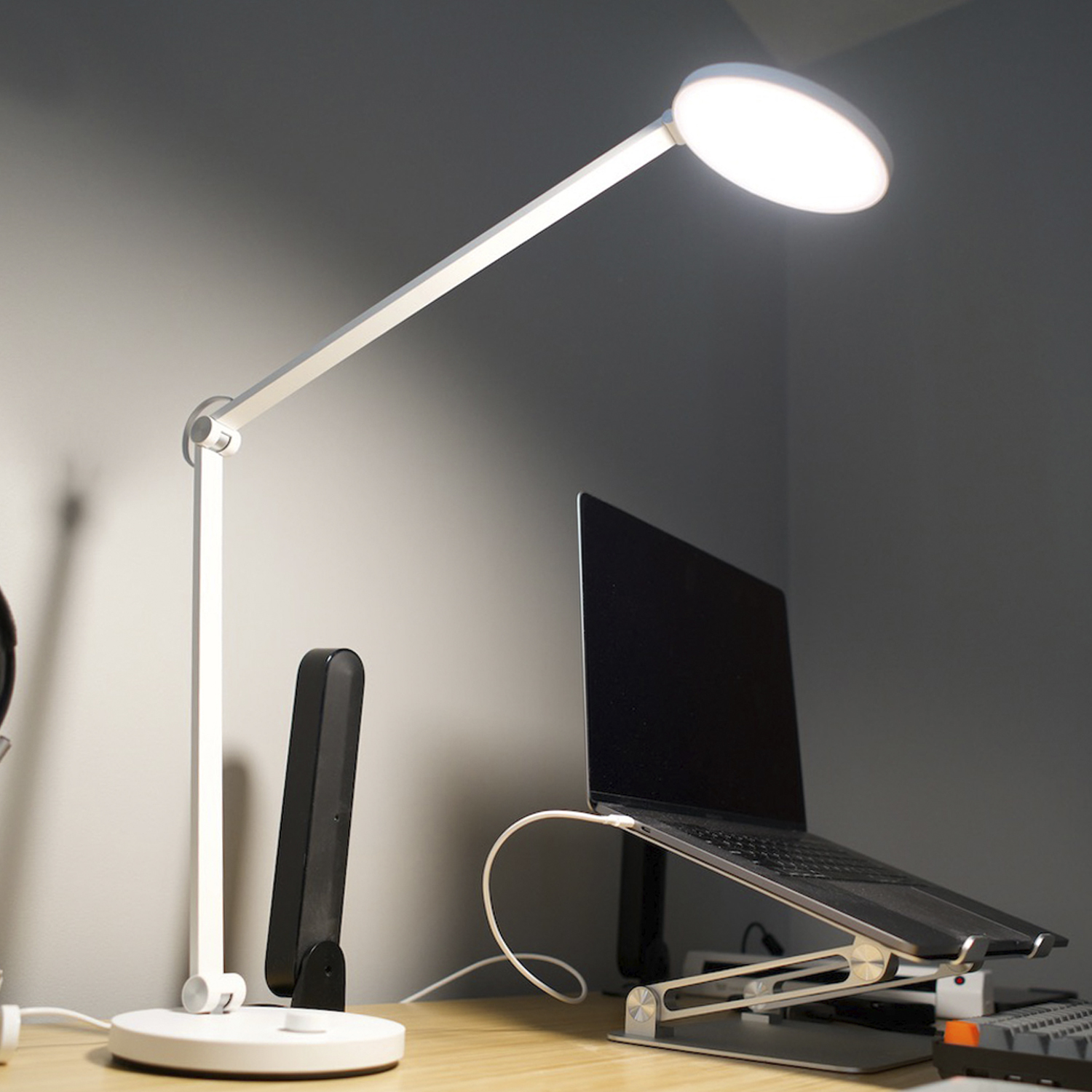 Xiaomi Mi Smart Led Desk Lamp Pro.