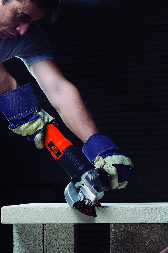 BLACK+DECKER Mini Esmeriladora 4 1/2 Pulgadas de 820W con 11000Rpm con 6 discos abrasivos G720P.
