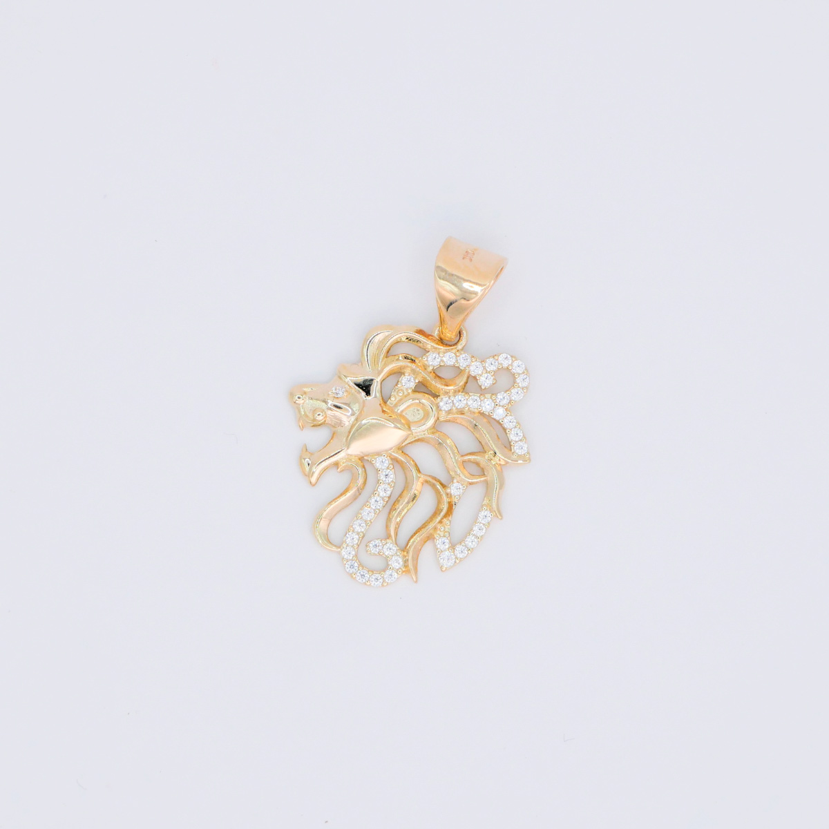 Dije León oro 10k silueta con piedra zirconia.