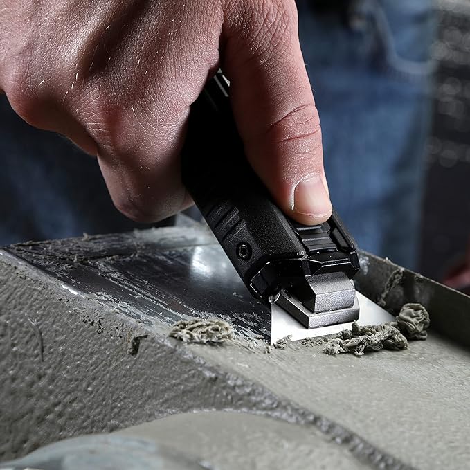 ToughBuilt - Scraper Utility Knife + 5 Blades - (TB-H4S5-01).