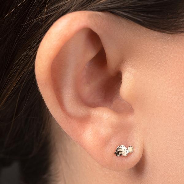 Aretes de Oro 14K Mujer broquel Tortuga con oro amarillo brillante y oro blanco brillante | GIALLO