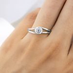 ANILLO DE COMPROMISO 14K ORO BLANCO CON PIEDRA PÉTALOS ABBA JOYAS.