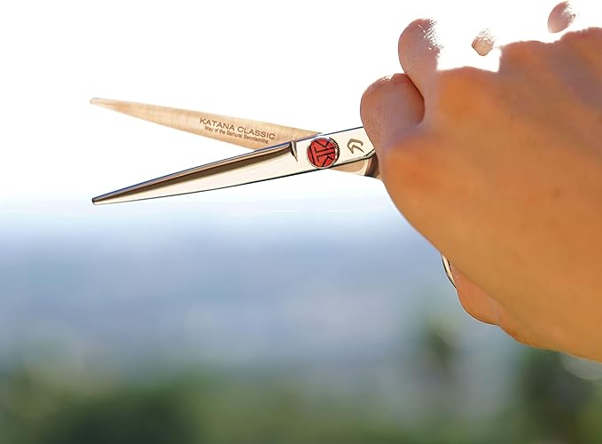 Tokko Katana - Tijeras profesionales clásicas de corte de pelo de acero inoxidable japonés 440C, tijeras de peluquero de 6.5 pulgadas con tornillo de ajuste y funda de piel.