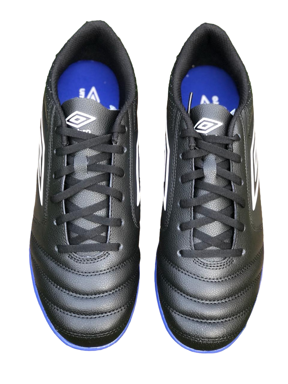 Tenis Umbro Classico XII TF Negro Multitaco Calzado Fútbol Rápido.