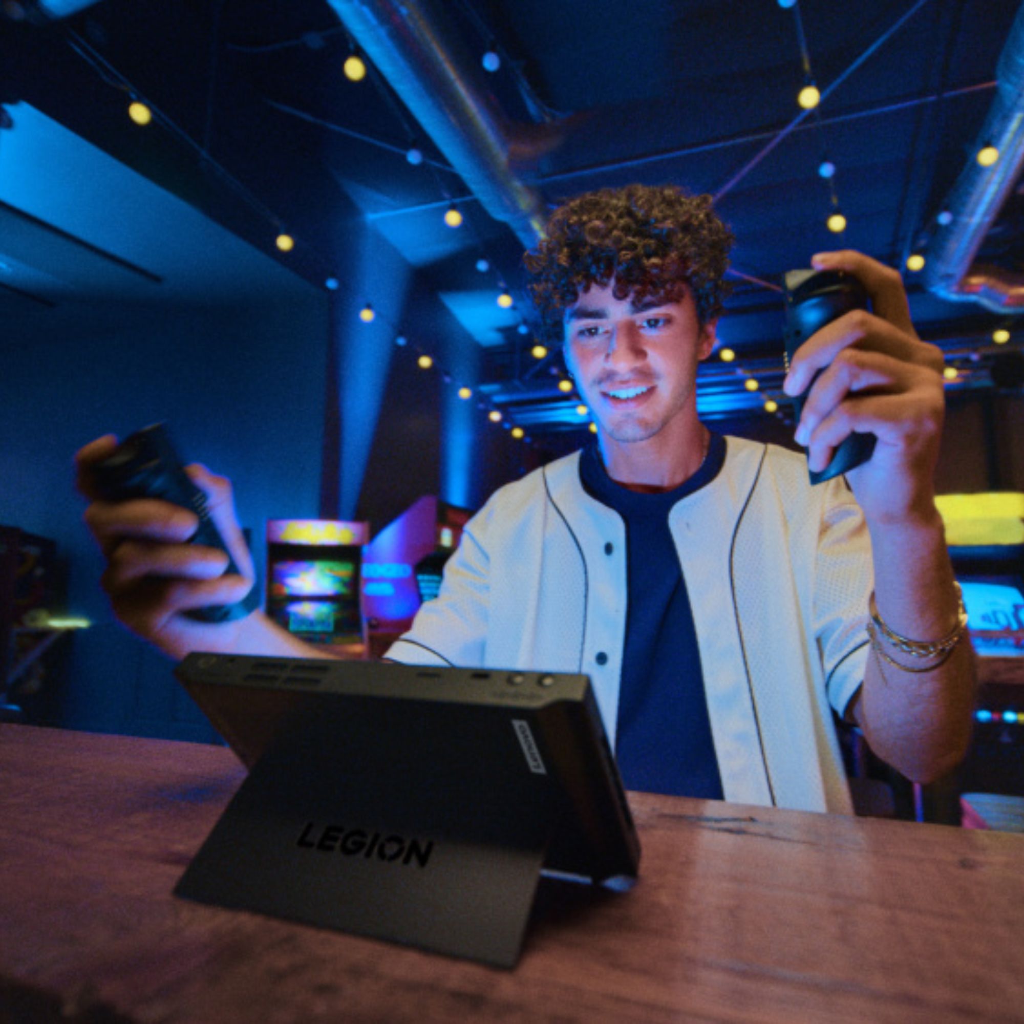 Legion Go de 8.8'', AMD Ryzen Z1 Extreme, 16 GB RAM, 512 GB SSD NVMe, Windows 11 Home, Negro.