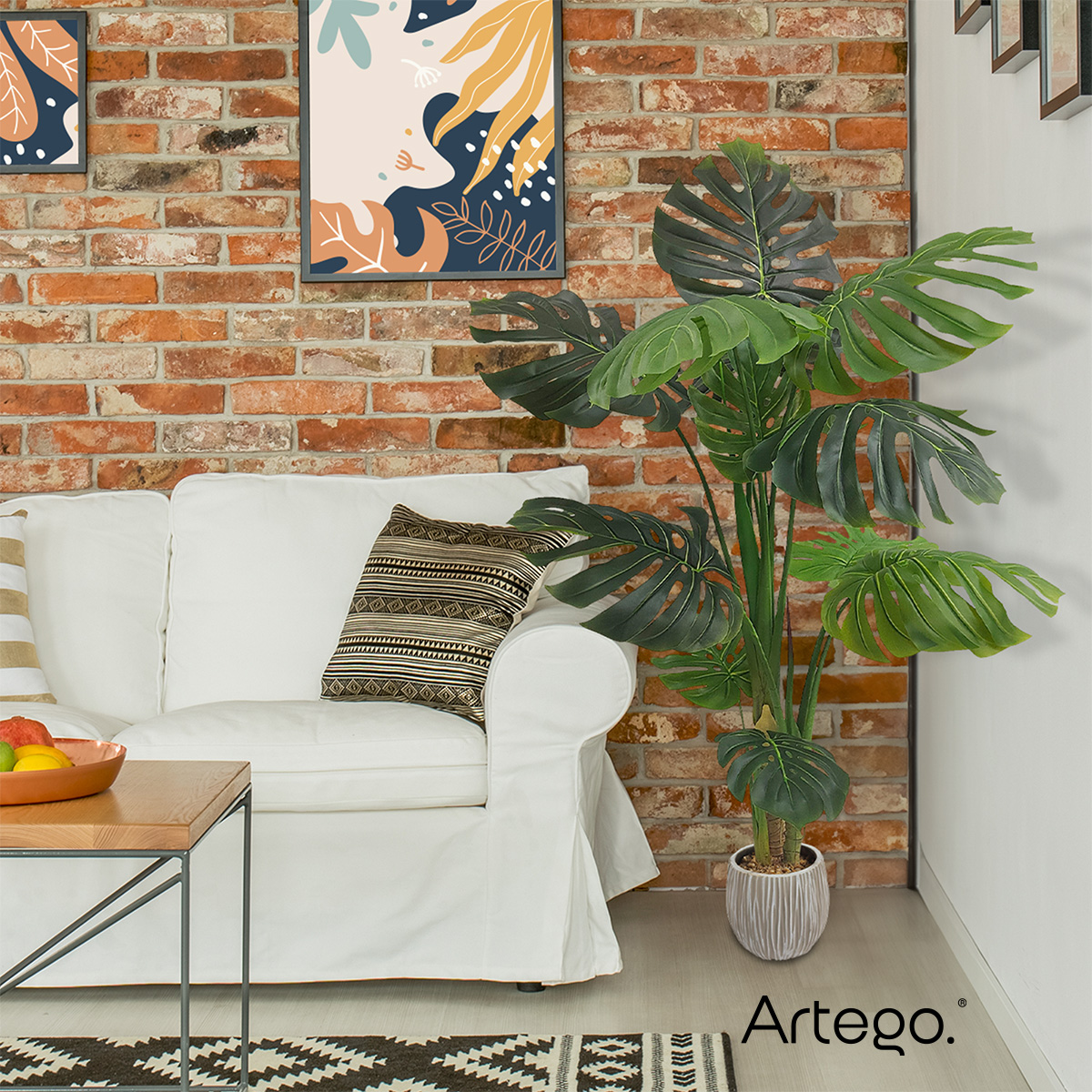 Planta artificial decorativa moderna con maceta Monstera de 140cm de alto Artego para hogar sala comercio oficina.