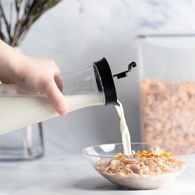 Jarras de agua de plástico transparente con tapa abatible negra de 34 onzas, jarra de bebidas resistente para jugos o café helado, ideal para bar de Mimosa, restaurantes de escuelas, paquete de 4.