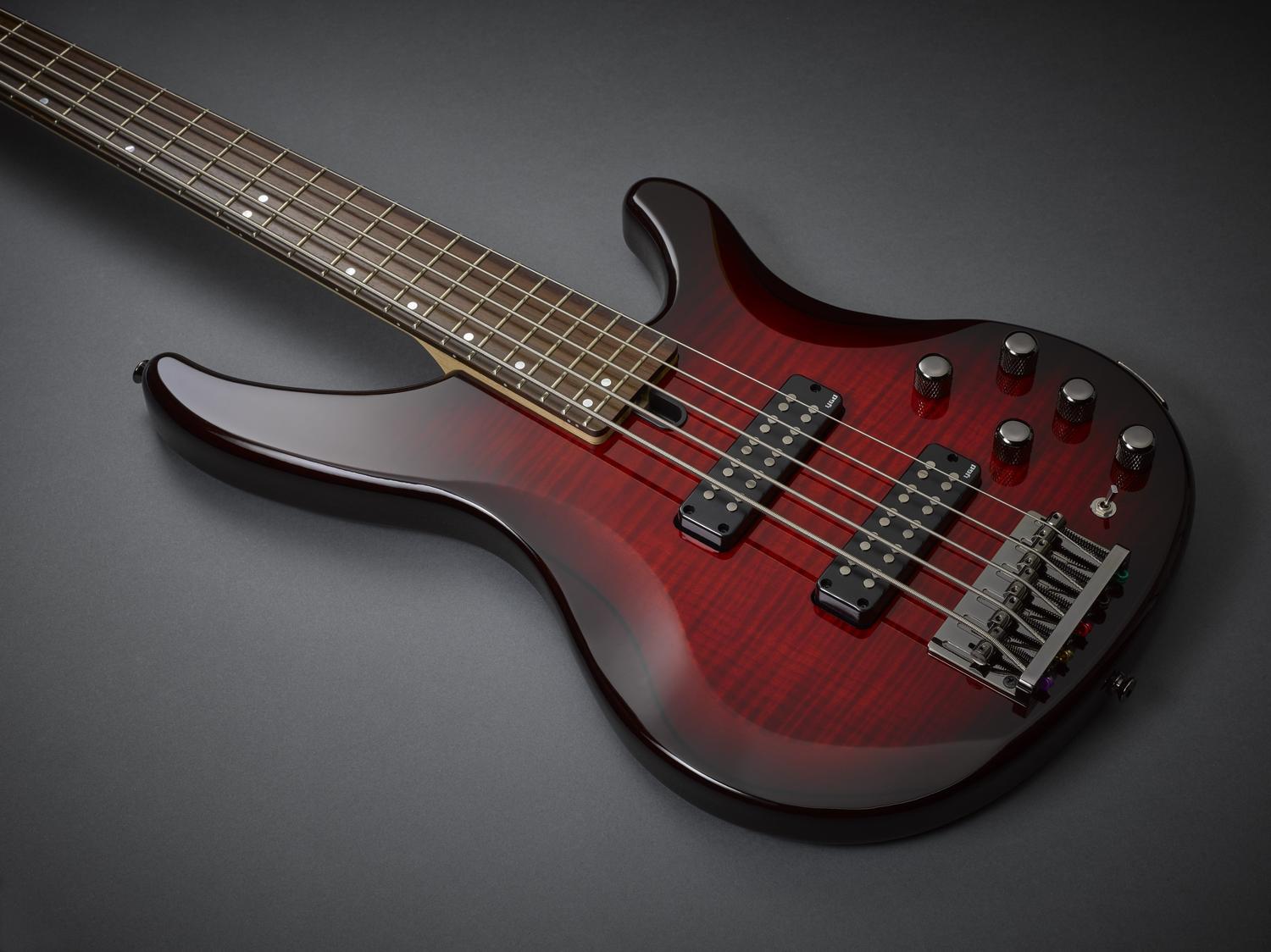 Yamaha TRBX605FMDRB Bajo Eléctrico Activo/Pasivo 5 cuerdas