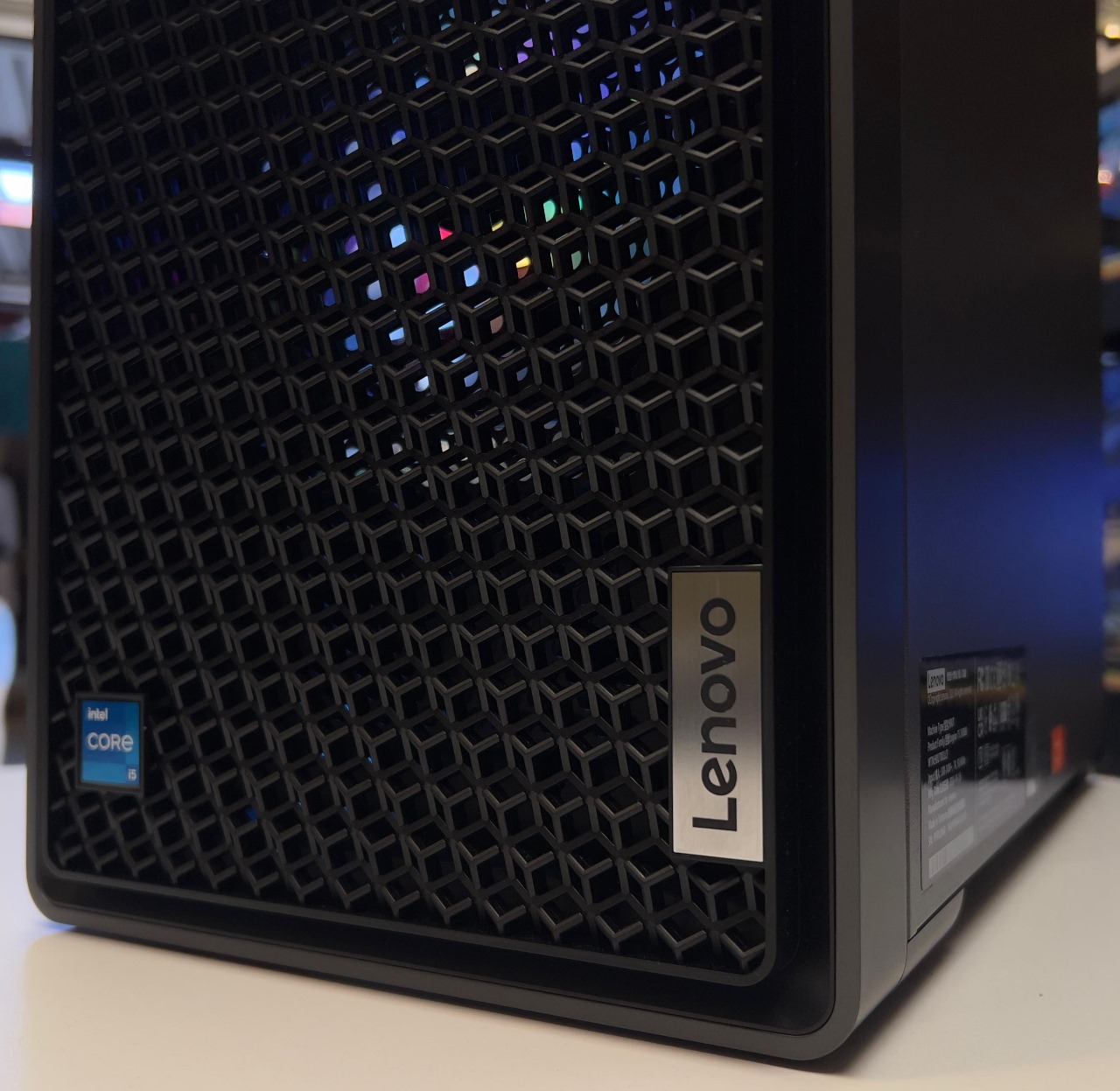 Gabinete Lenovo Legión T5 Core I5 14va Gen 32 Ram 1tb Ssd T.v 8gb 