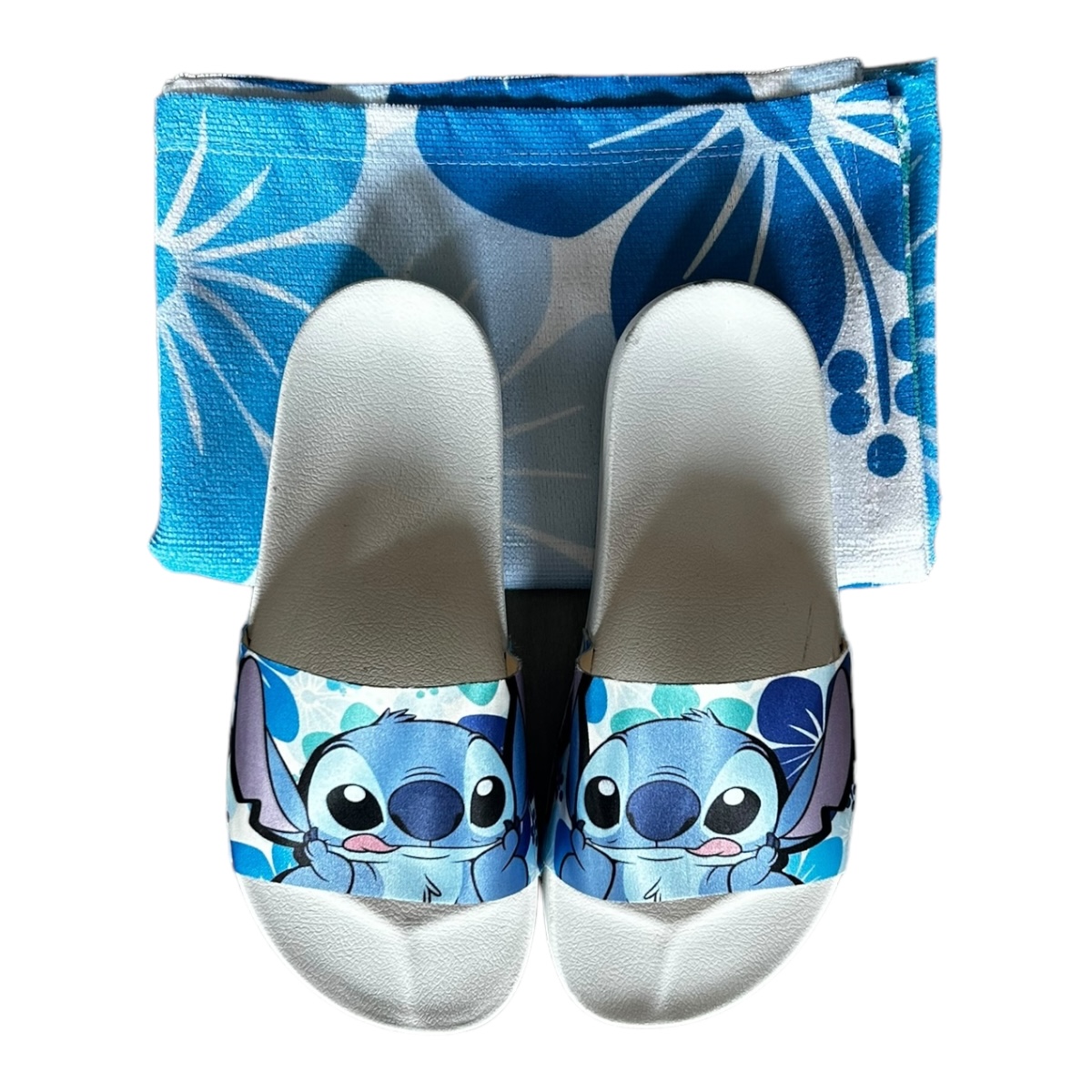 Juego De Sandalias Y Toalla De Microfibra Stitch