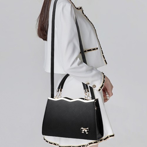 Bolso Bandolera Negra Dama Mano Impermeable De Viaje Laptop negro detalle dorado