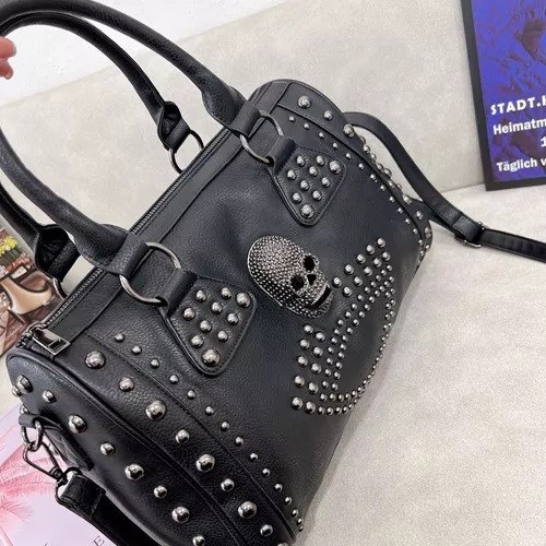 Bolso de Mano Gótico de Cuero Color Negro calavera