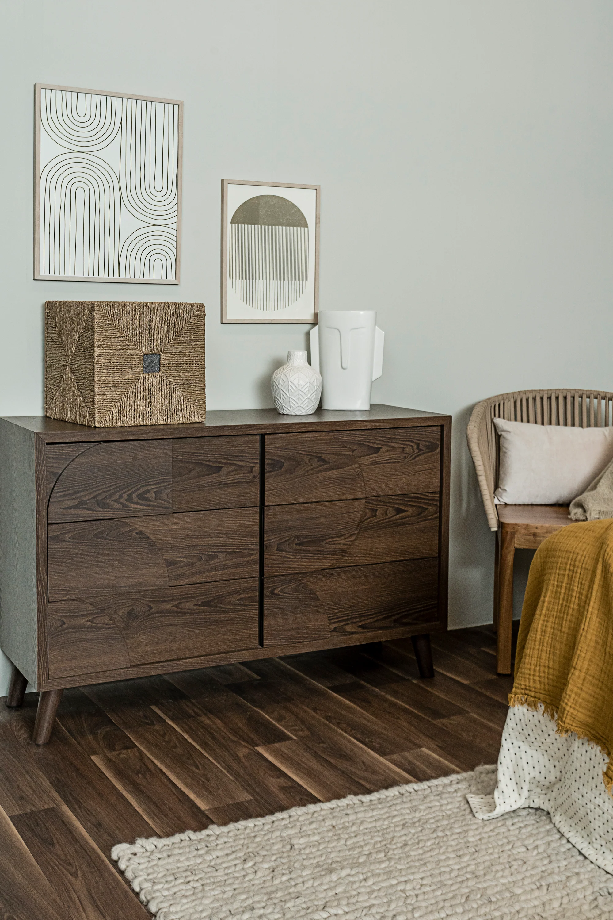 Cajonera de 6 Cajones con Relieve Decorativo de Madera y Estructura de Madera Industrial