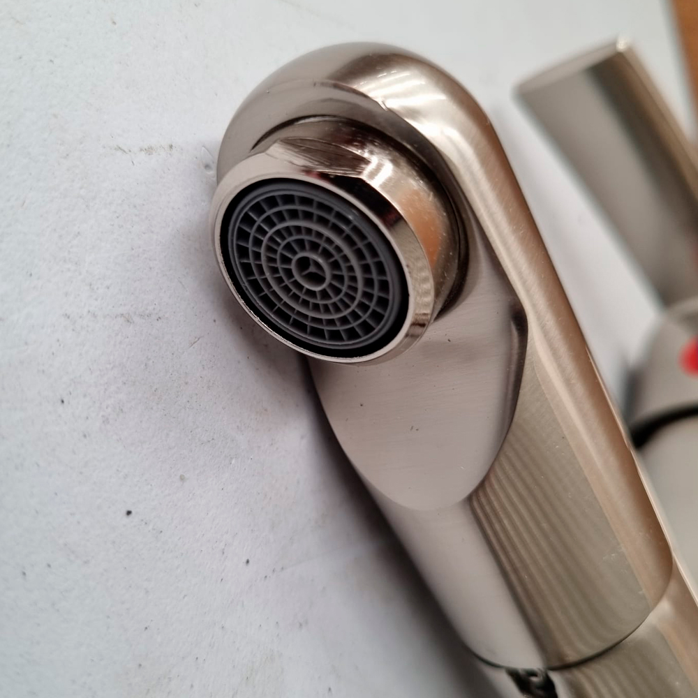 Grifo mezclador para lavabo agua frí­a/caliente extraible chico MK2306BN
