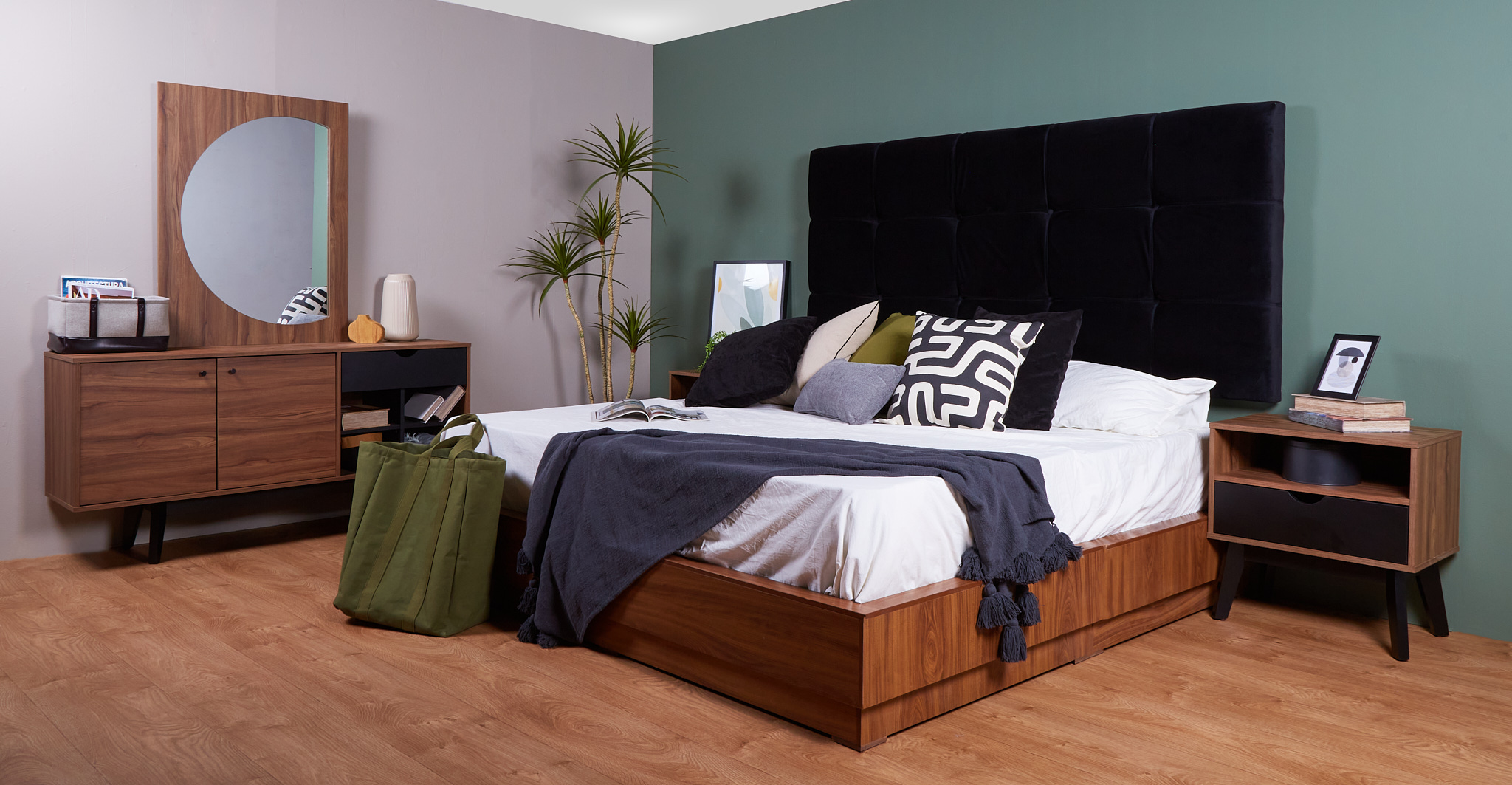 Cabecera de Cama King Size Tapizada en Tela Negra Acolchada con Hule Espuma y Estructura de Madera Industrial
