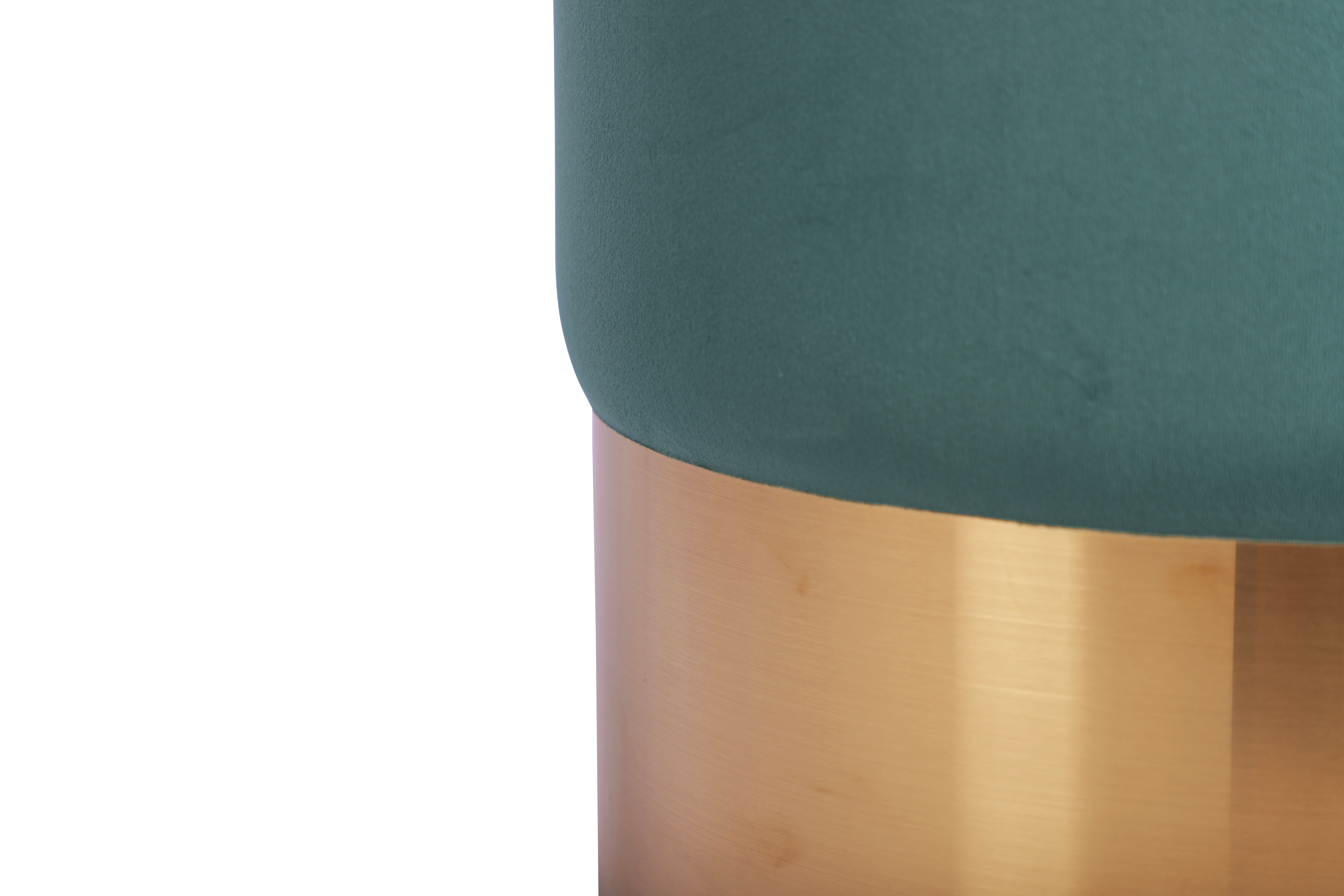 Taburete Cilíndrico Tapizado en Terciopelo Verde con Base de Acero Inoxidable en Acabado Dorado