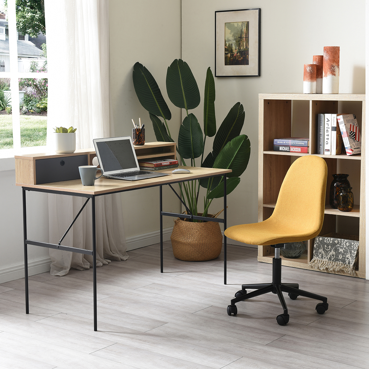 Silla de Oficina Giratoria Amarilla con Altura Ajustable y Asiento Acolchado en Tela de Lino