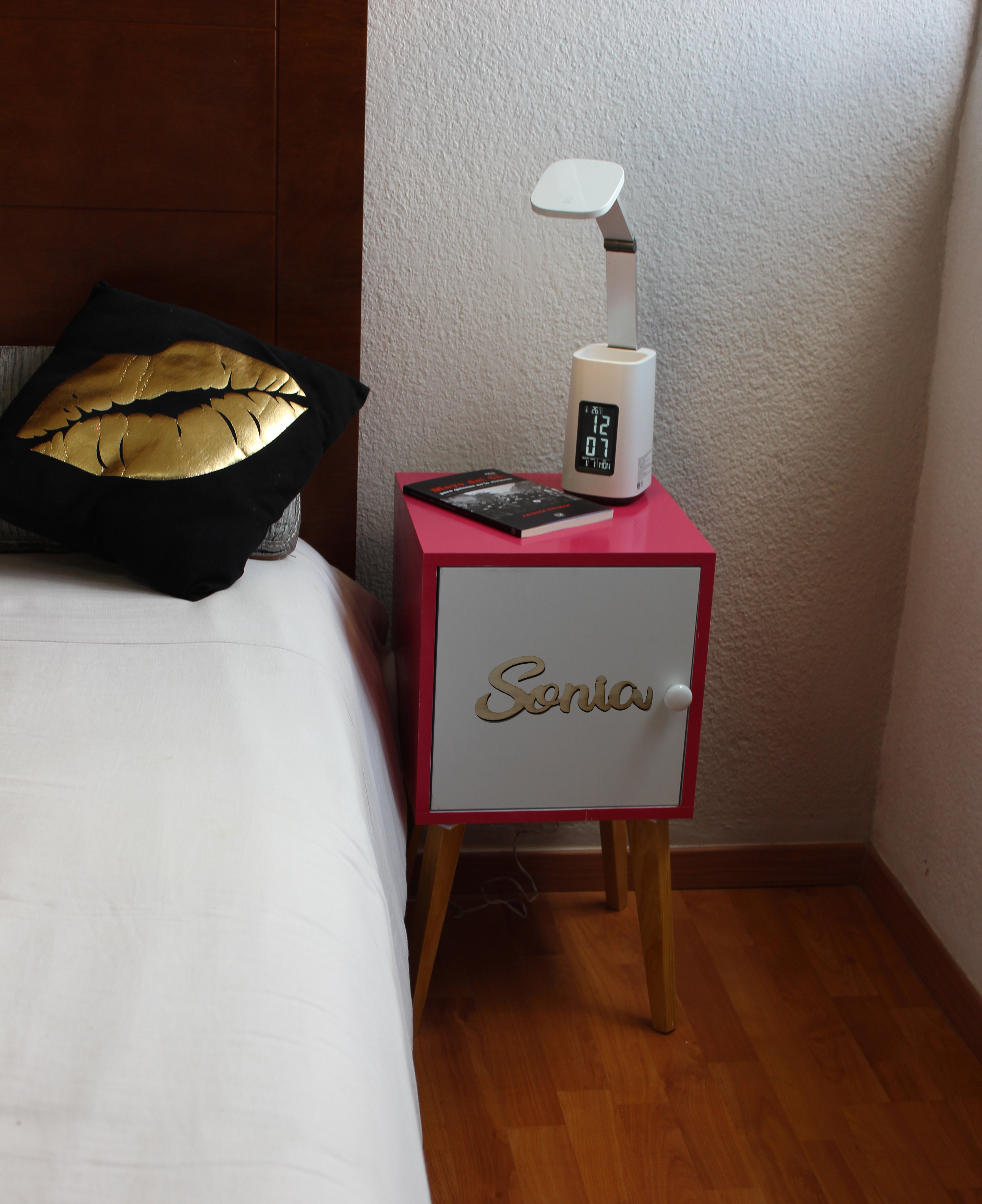Buro Recamara Noche Luz Led Nombre Personalizable Varios Colores.