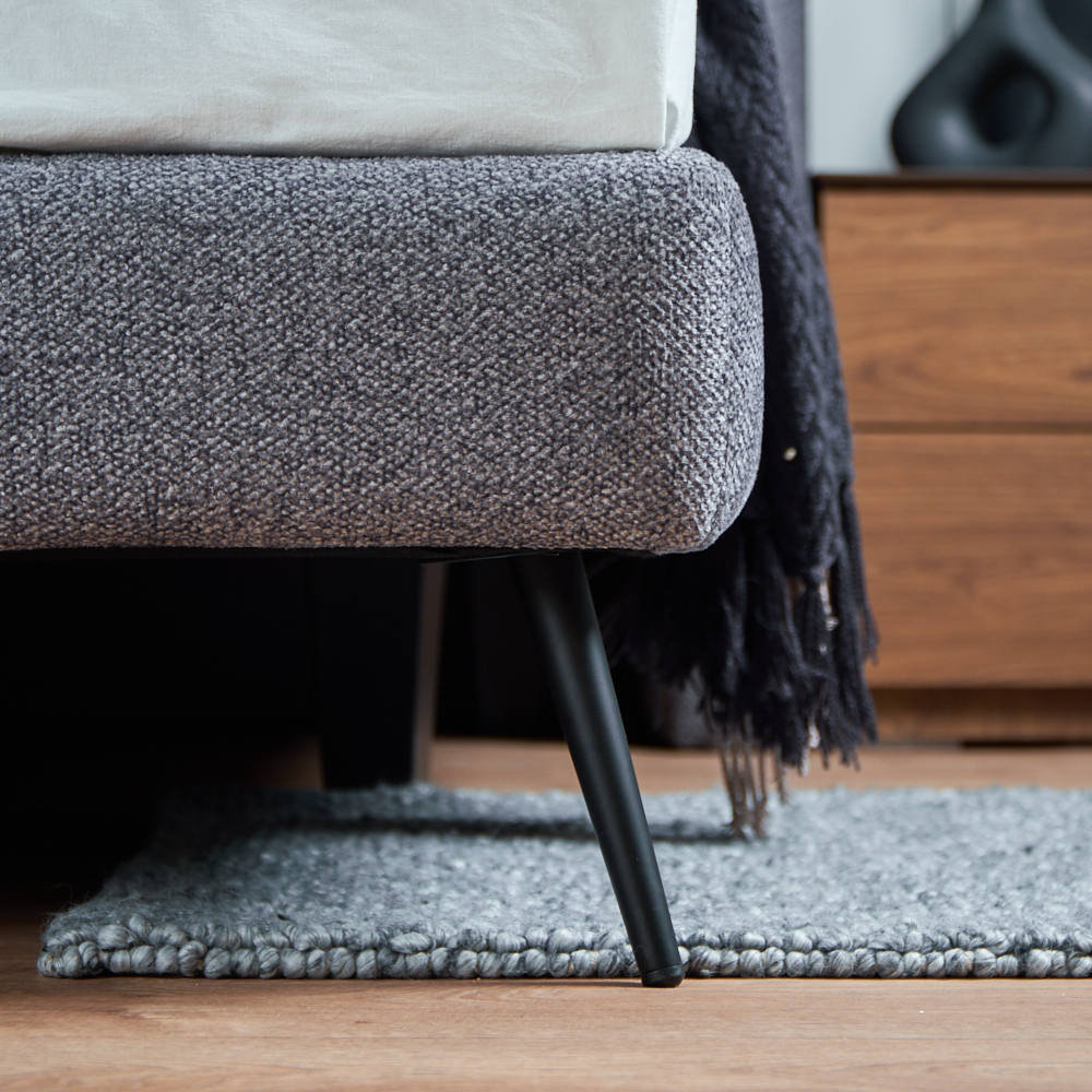 Cama Matrimonial con Cabecera y Base Gris en Tela Premium. Rellena de Hule Espuma y Estructura de Madera Maciza