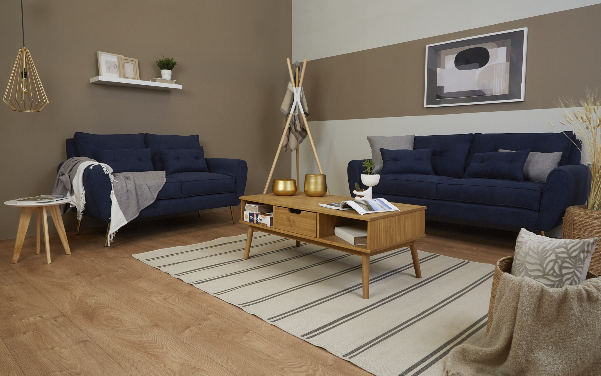 Sofá de 3 plazas Tapizado con Tela Azul. Estructura de Madera Sólida y Patas de Metal
