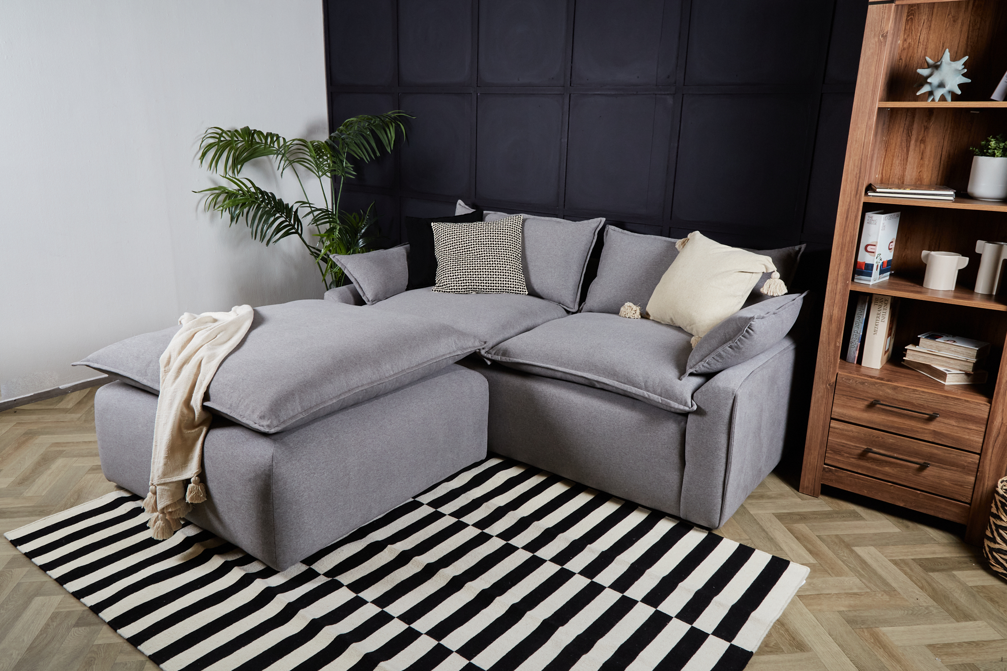 Sofá de 3 Plazas Tapizado Color Gris Oxford. Estructura de Madera Sólida