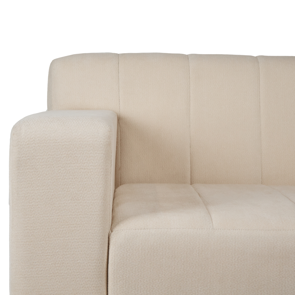 Sofá Esquinero Derecho Tapizado en Tela Beige Resistente a Uso Rudo. Estructura de Madera Sólida