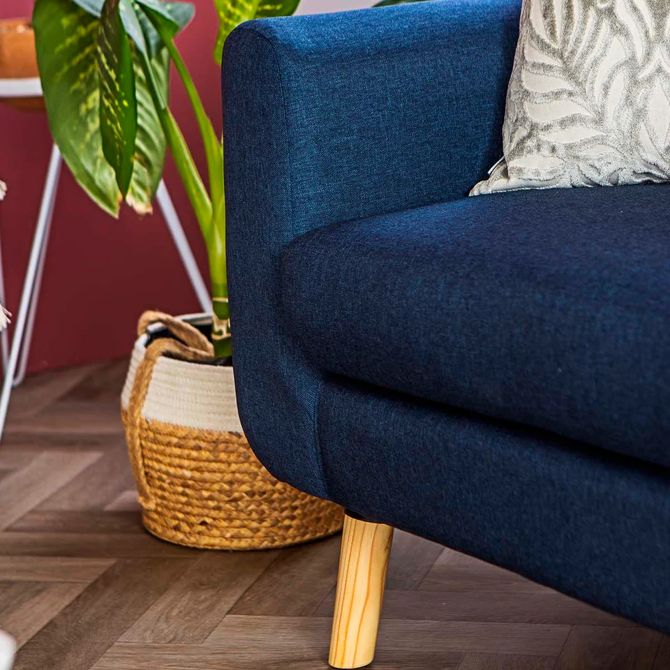 Sillón Individual con Tapizado Azul. Estructura de Madera Sólida