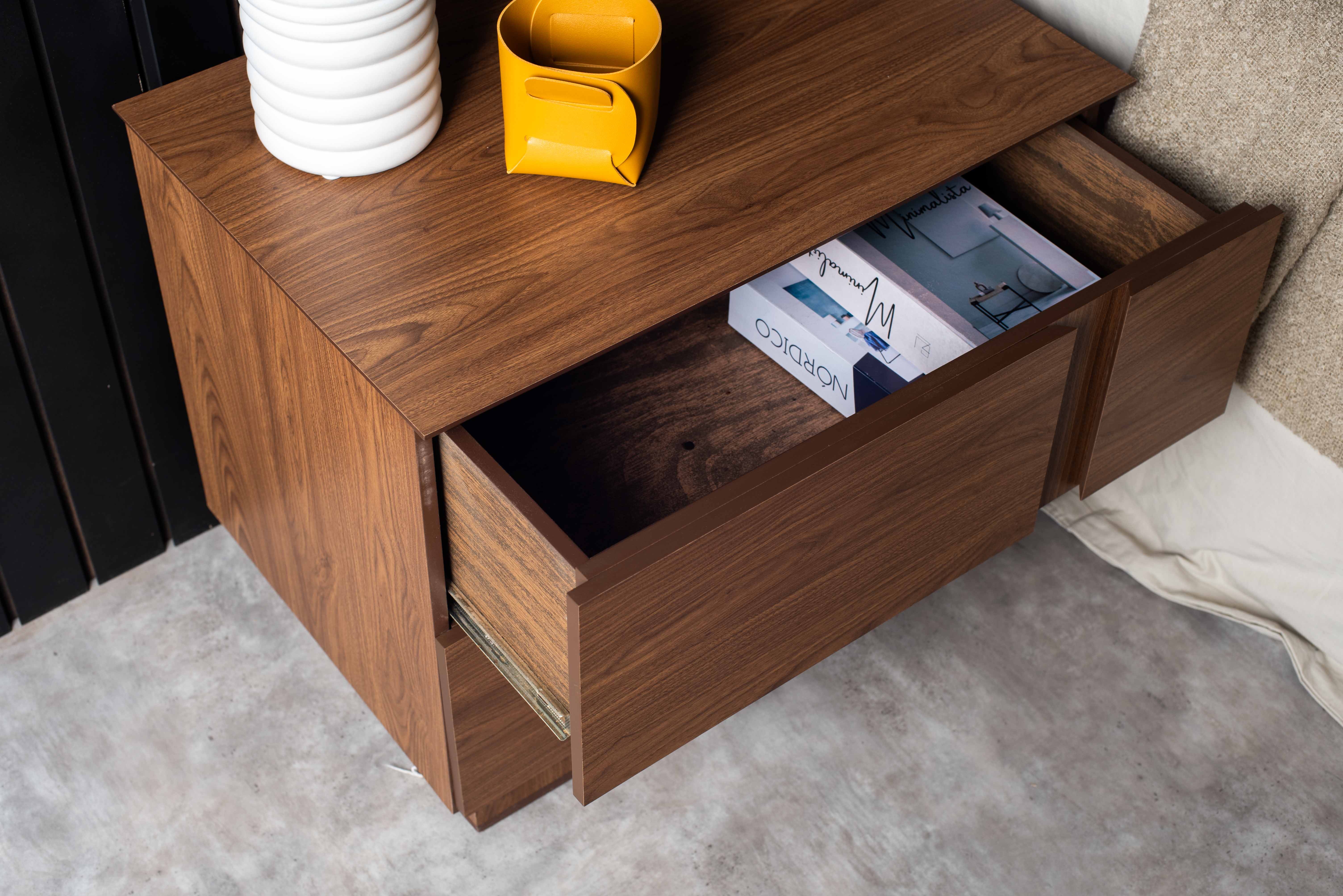 Buró Color Nogal con 2 Cajones con Corredera de Extensión y Estructura de Madera MDF