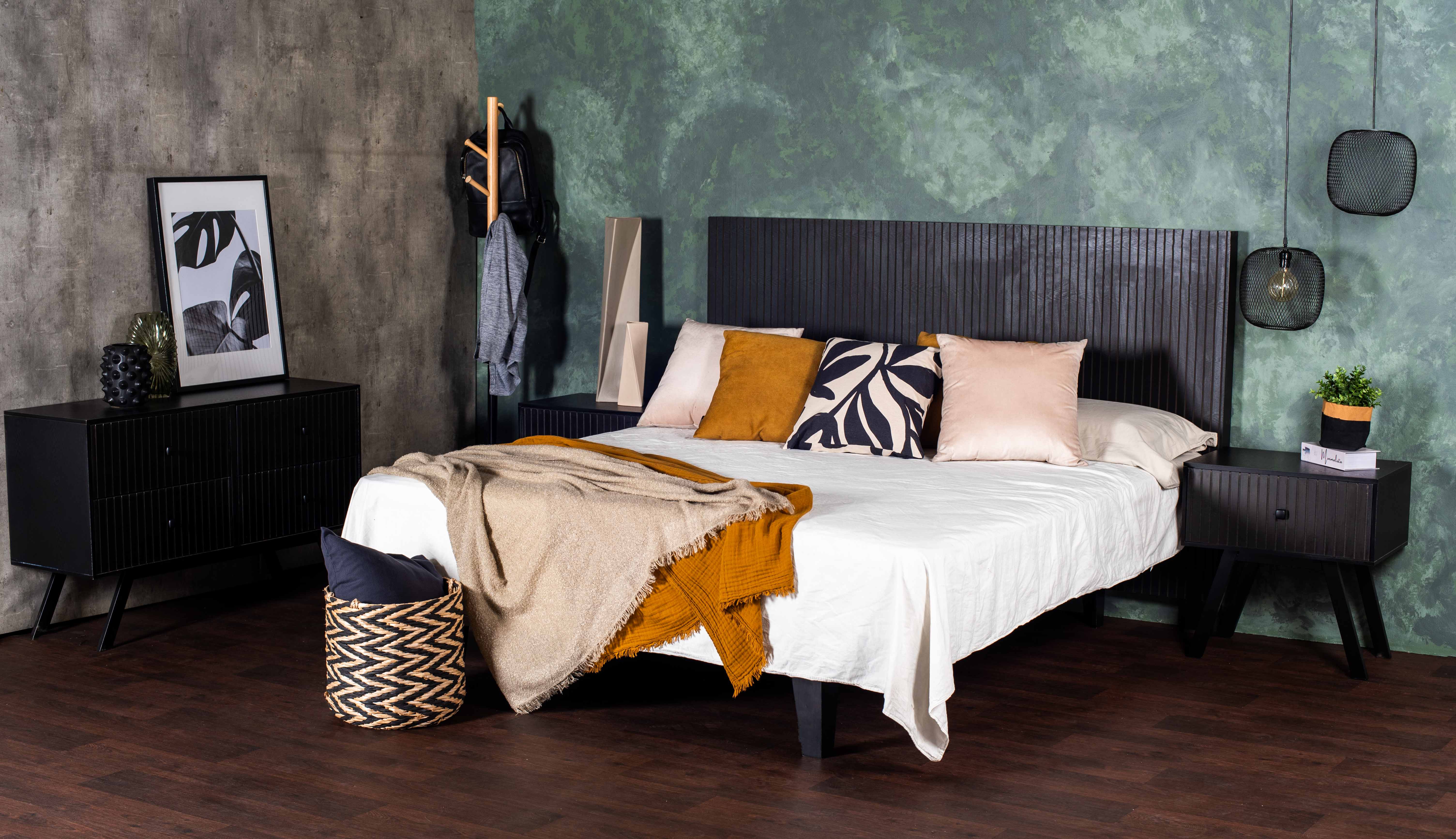 Buró Negro con 1 Cajón con Diseño en Líneas Verticales y Estructura de Madera MDF